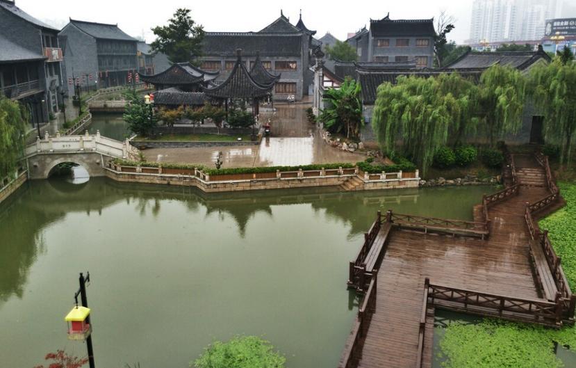 中国大模型应用进入加速落地时代！杭州星启灵境发布灵境AI太空舱